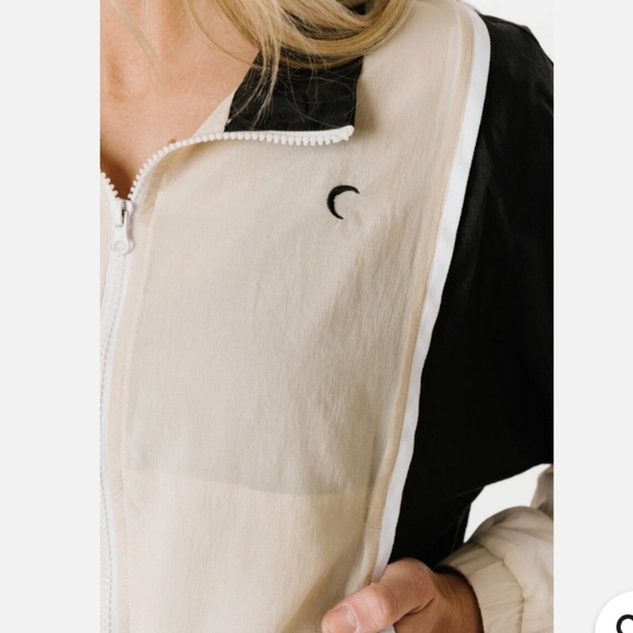 ZYIA Active Color Block Light Jacket  Size: XL. - Picture 9 of 11